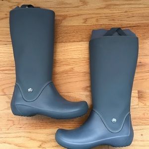 SOLD 💵 Crocs Rainfloe Boots Grey Women Size 5